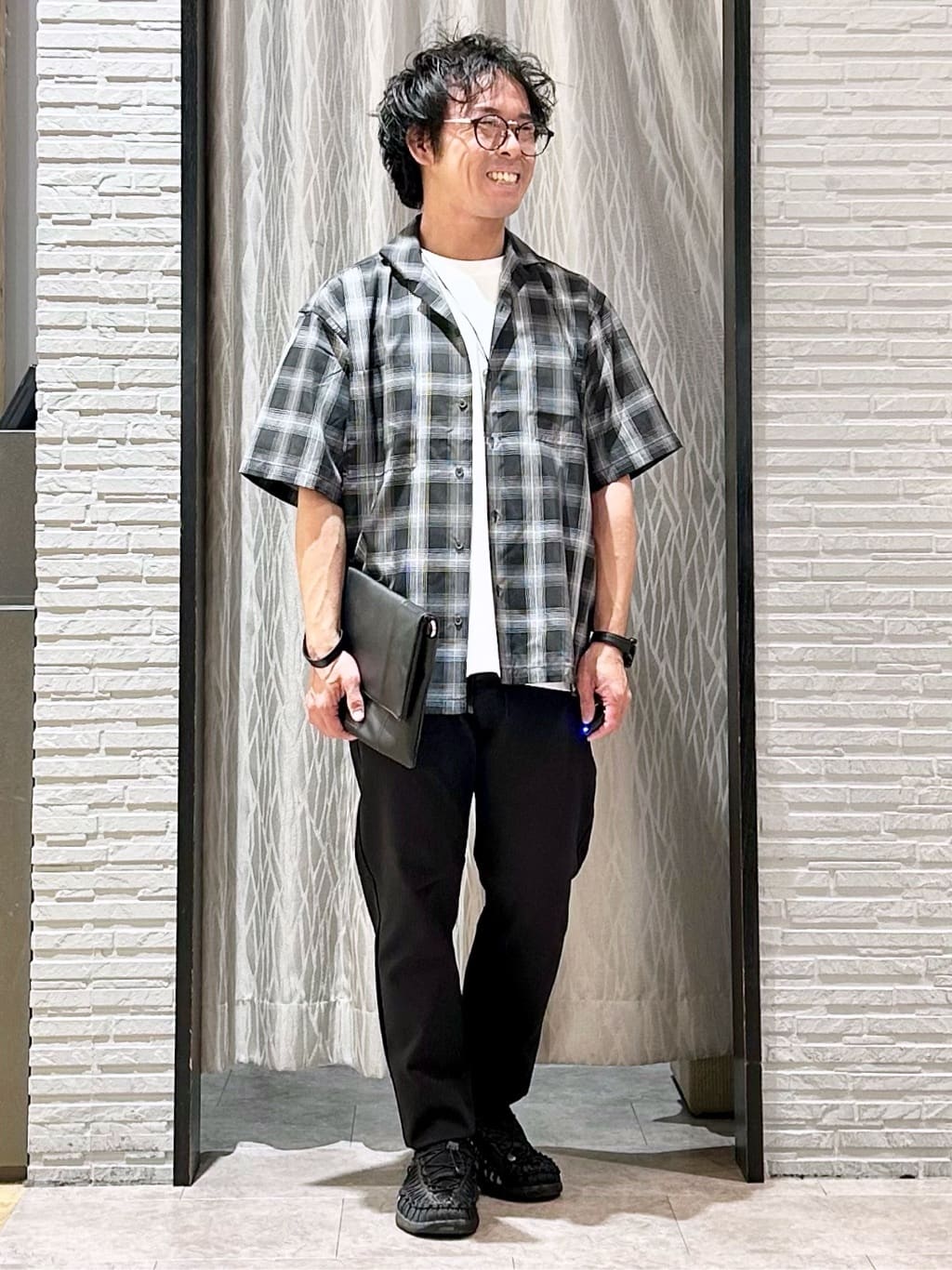 KENJI Iさんの「THE SHOP TK｜オンブレチェック半袖シャツ 洗濯機OK」を使ったコーディネート
