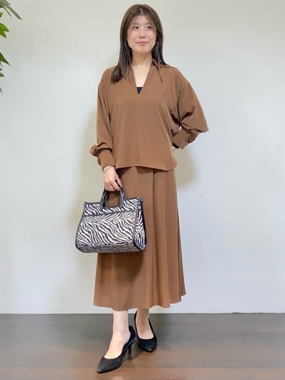 tomoさんの「UNTITLED｜【セットアップ可/スキッパー/ゆったり】リラクパウダーシャツ」を使ったコーディネート