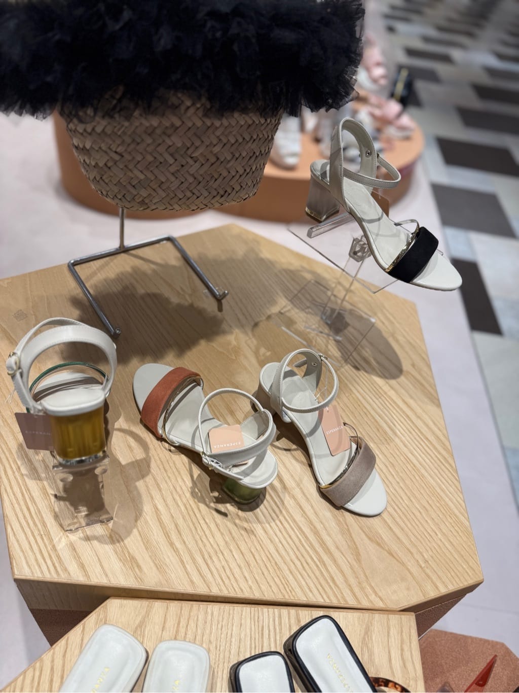 neinaさんの「ESPERANZA｜カラーヒールサンダル」を使ったコーディネート