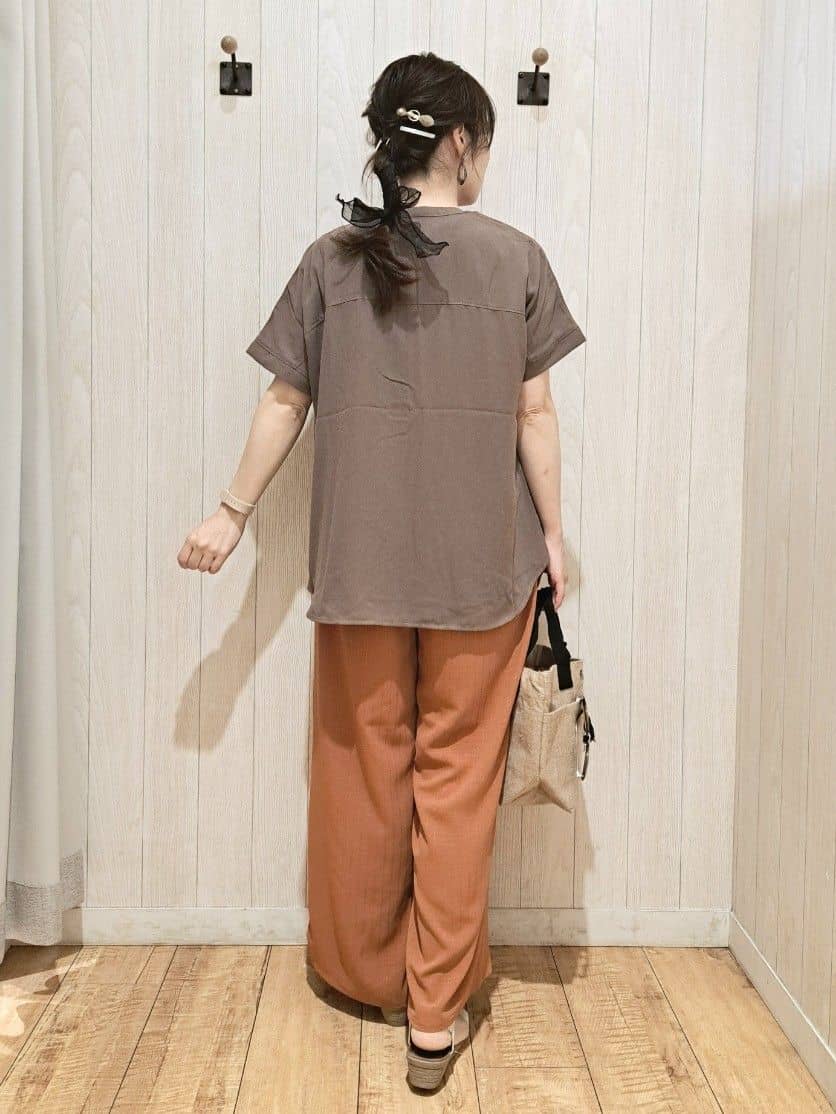 SAKIさんの「SHOO･LA･RUE｜【洗える/プチプラ】大人の抜け感をプラスする バンドカラーシャツ」を使ったコーディネート