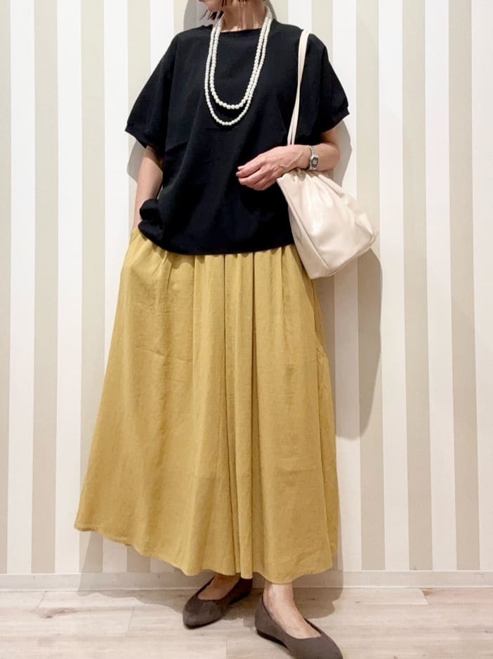 まつこさんの「SHOO･LA･RUE｜【ひんやり/洗濯後しわになりにくい】リブ切り替えドルマンブラウス」を使ったコーディネート
