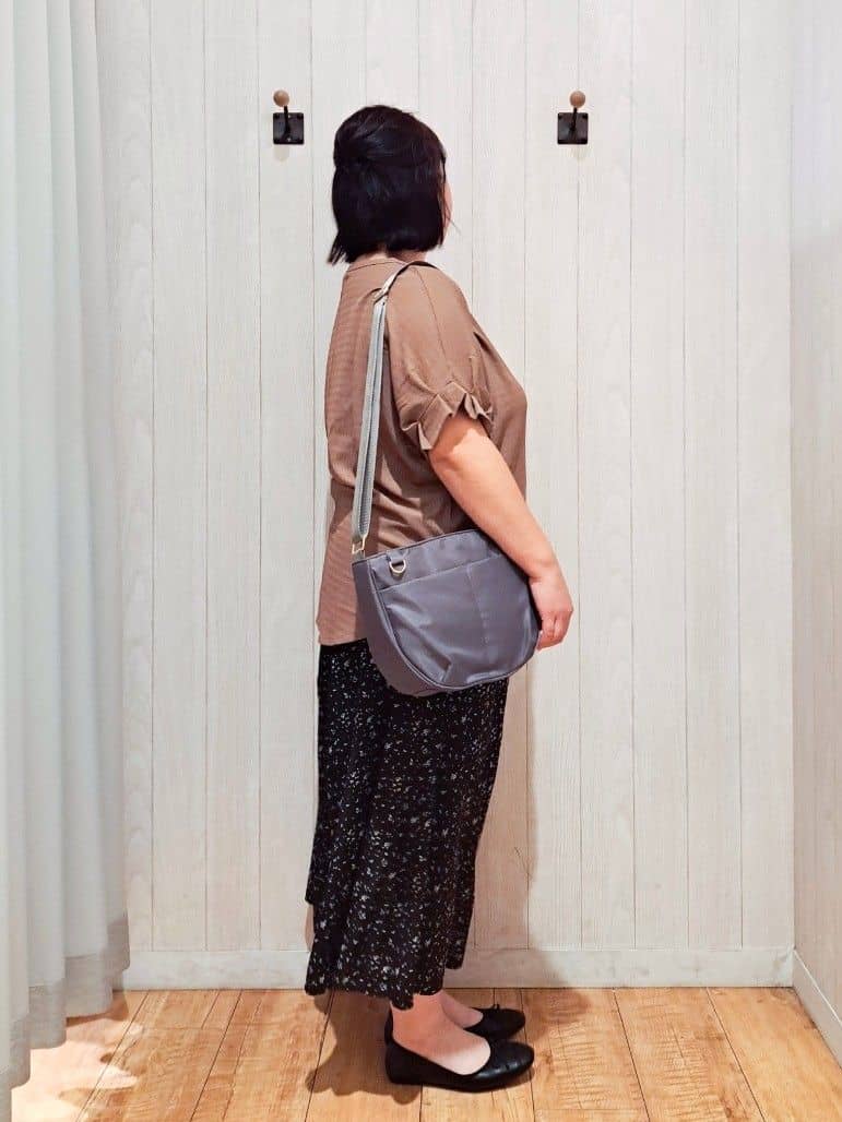 kotomiさんの「SHOO･LA･RUE｜【洗える】お袖のタックがアクセント インせず着られる さらさらドルマントップス」を使ったコーディネート