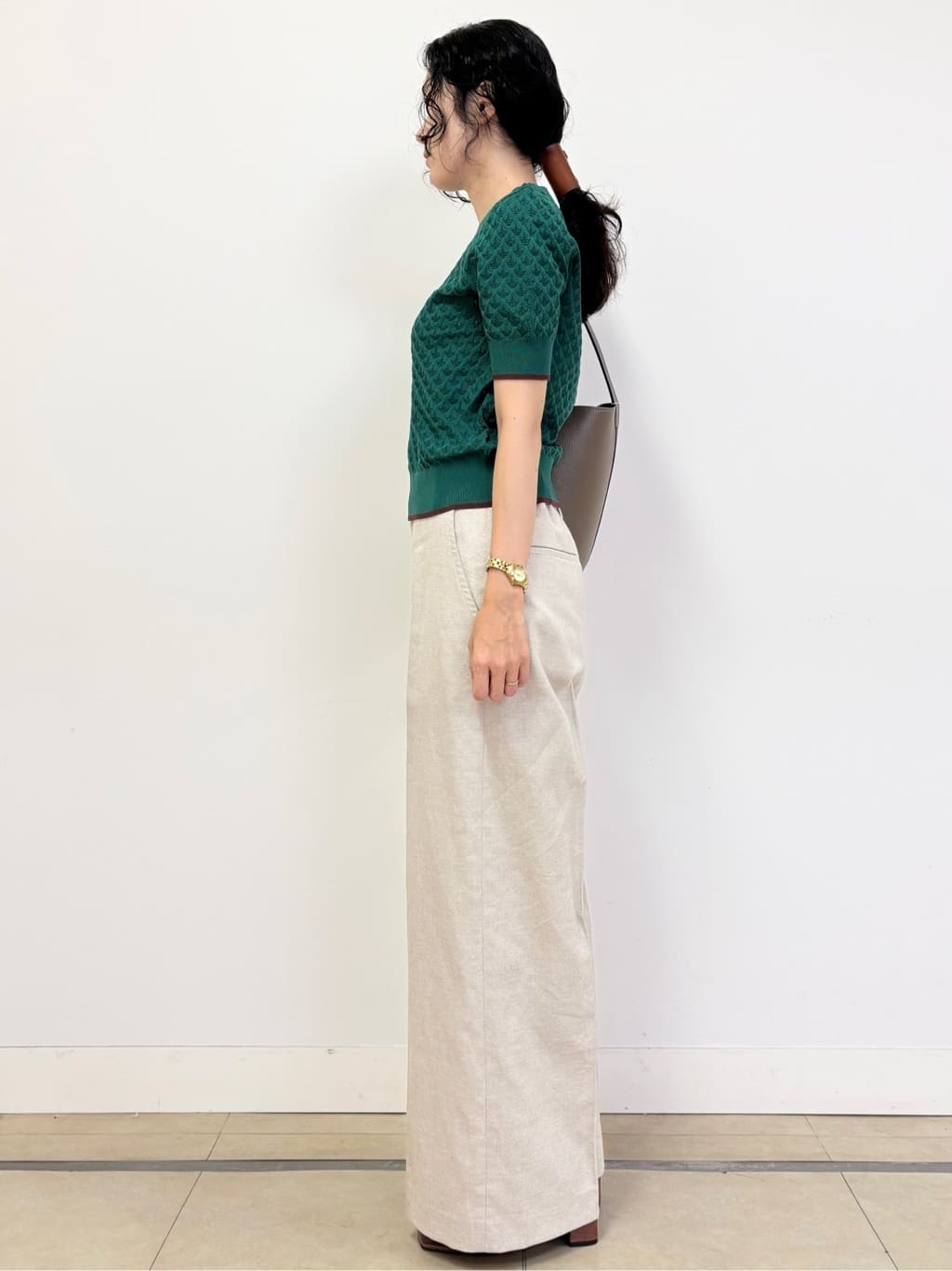 YOKOTAさんの「DRESSTERIOR｜【6色展開/オンオフ】レース編みハーフスリーブニット」を使ったコーディネート