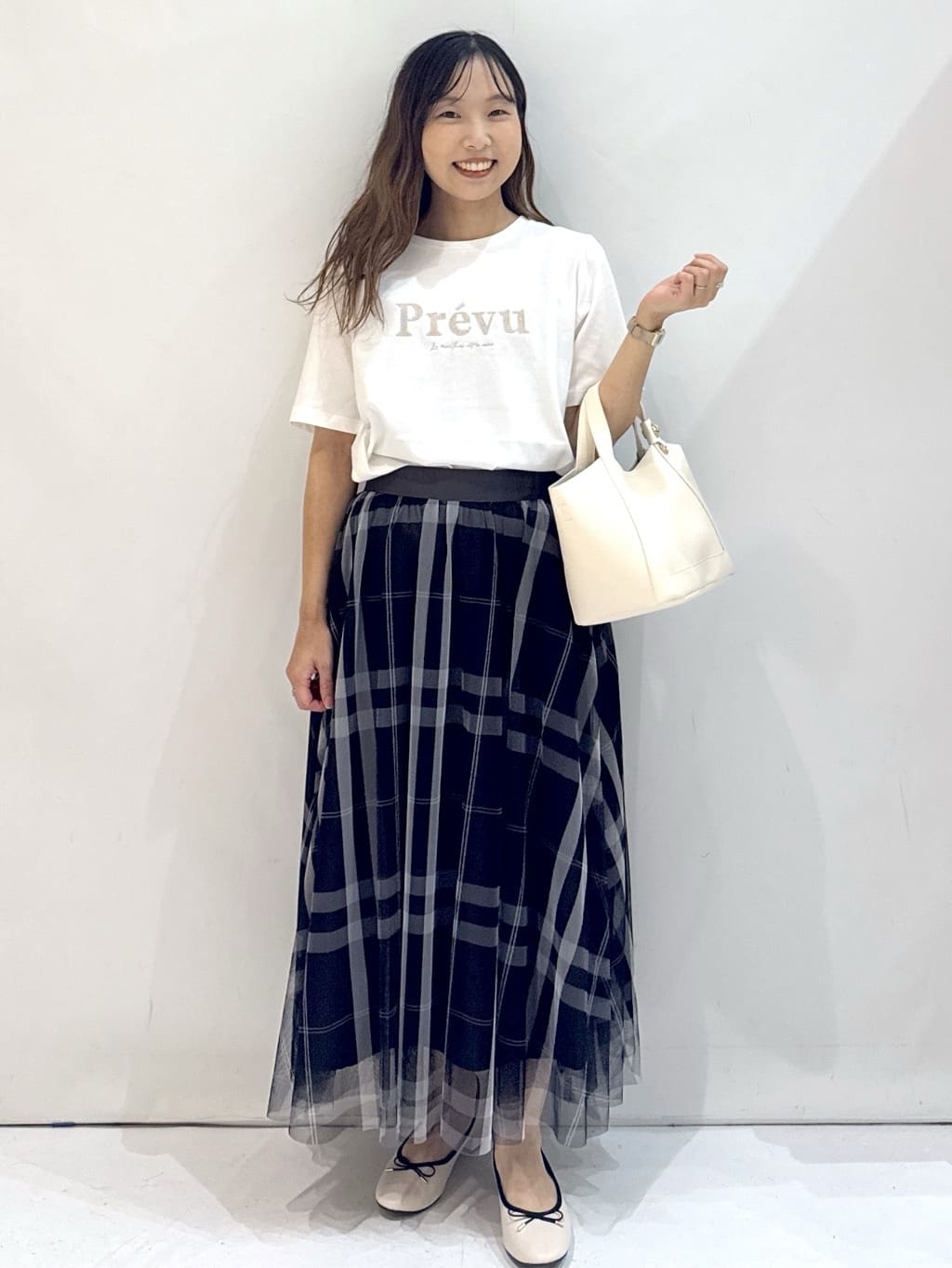 hirokoさんの「OPAQUE.CLIP｜スパンコール刺繍ロゴTシャツ【洗濯機洗い可／接触冷感／UVケア】」を使ったコーディネート