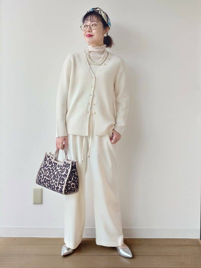 MUTSUKOさんの「UNTITLED｜【洗える/ワイド/ウエストゴム】ストレッチドロストパンツ」を使ったコーディネート