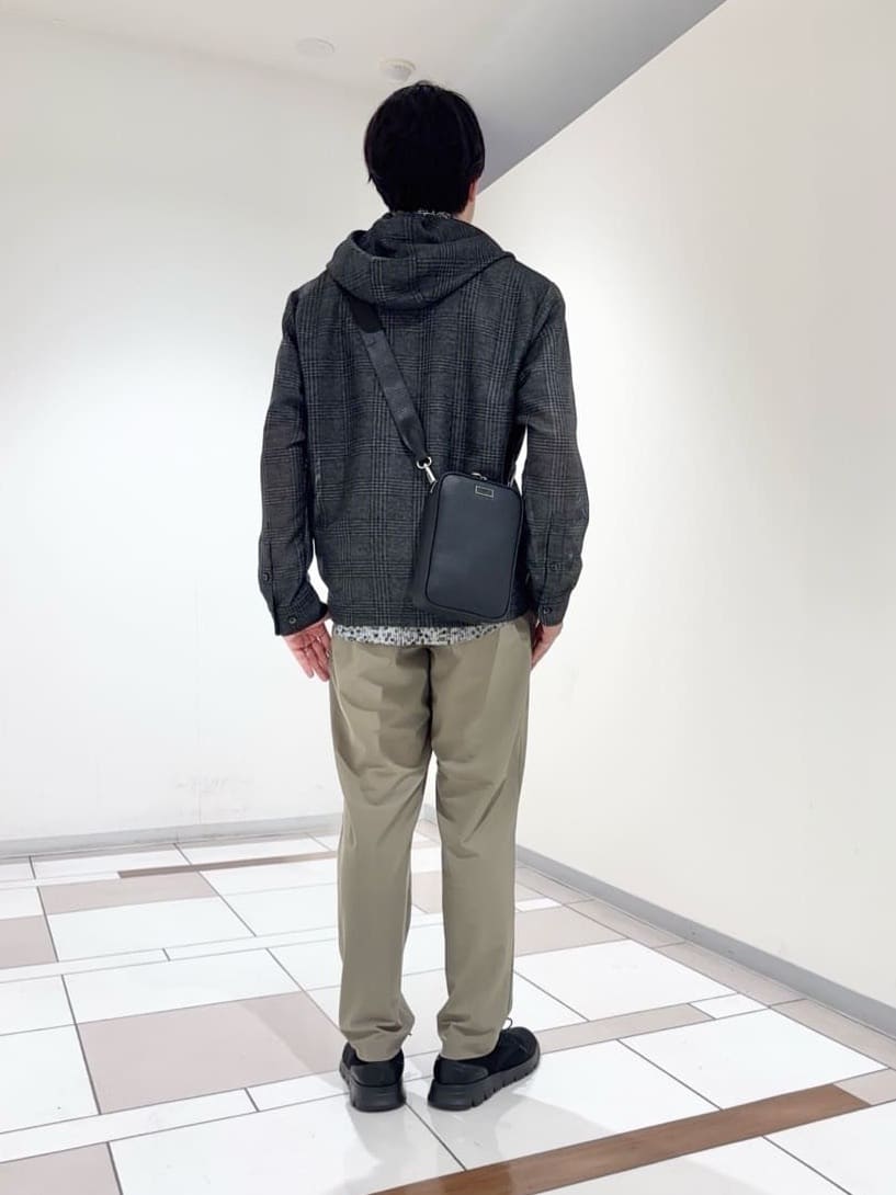 及川さんの「TAKEO KIKUCHI｜【COOL CITY WEAR】エアートール パンツ /接触冷感・通気性」を使ったコーディネート