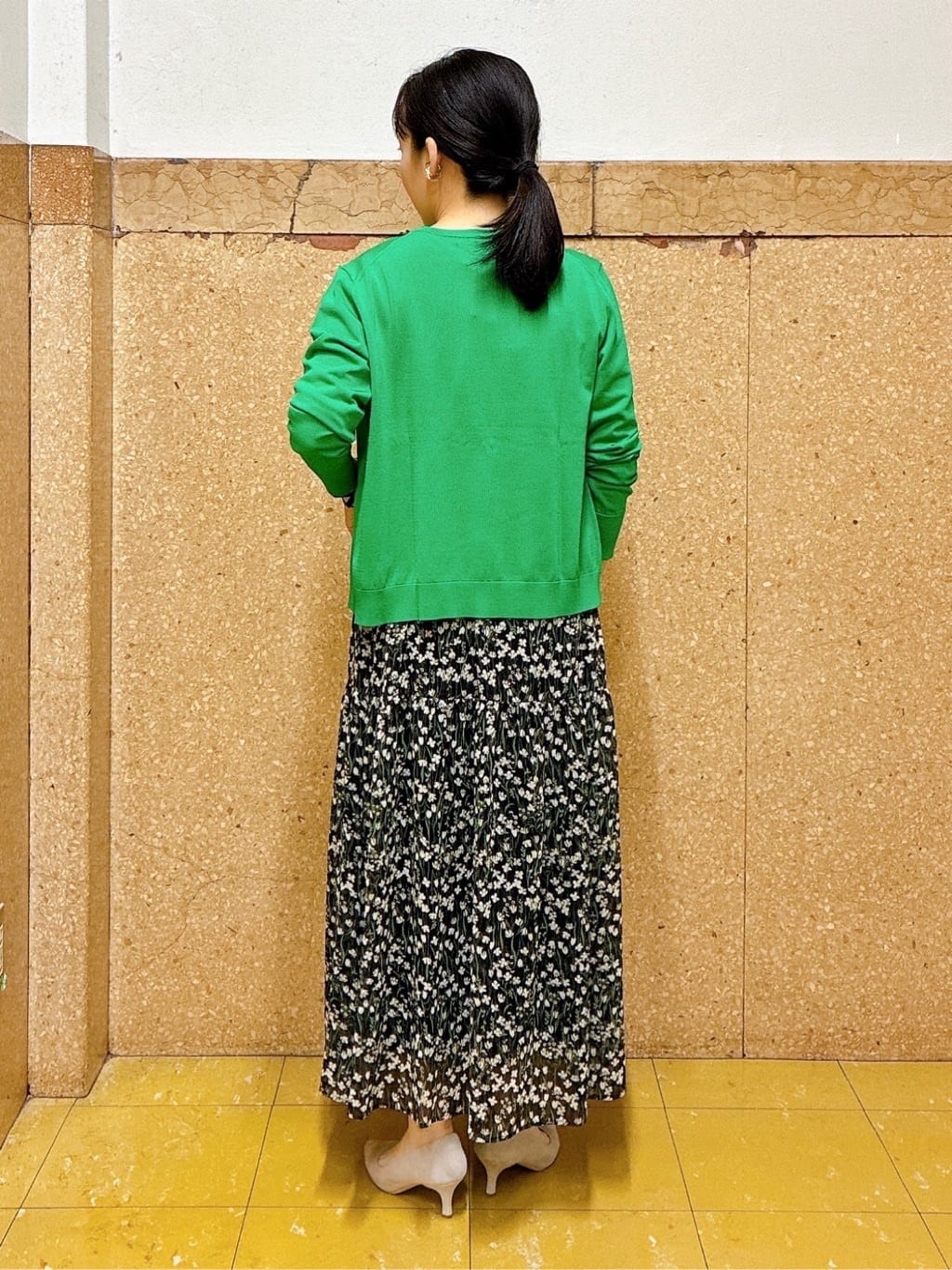 hattoriさんの「INDIVI｜【インナーで活躍／アンサンブル】クルーネック半袖ニット」を使ったコーディネート