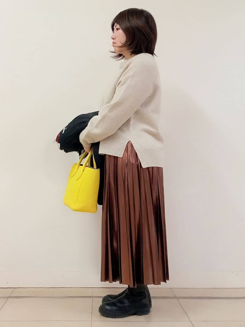 emiさんの「DRESSTERIOR｜◆【洗える/ストレッチ性/オンオフ】箔プリントプリーツスカート」を使ったコーディネート