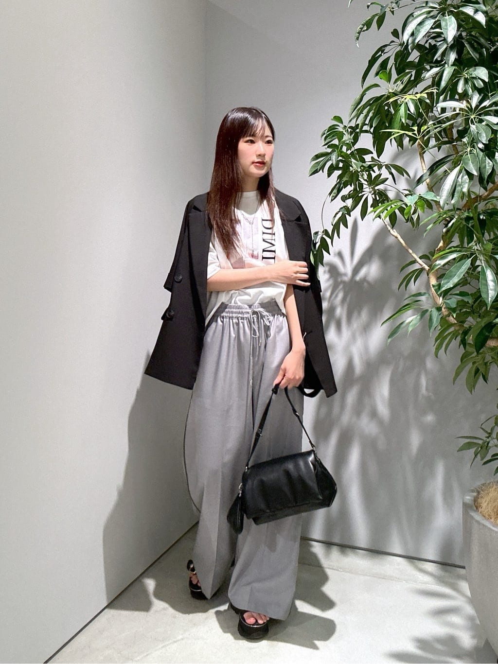 Renoさんの「INDIVI｜【セットアップ可能】サキソニーサイドラインパンツ」を使ったコーディネート