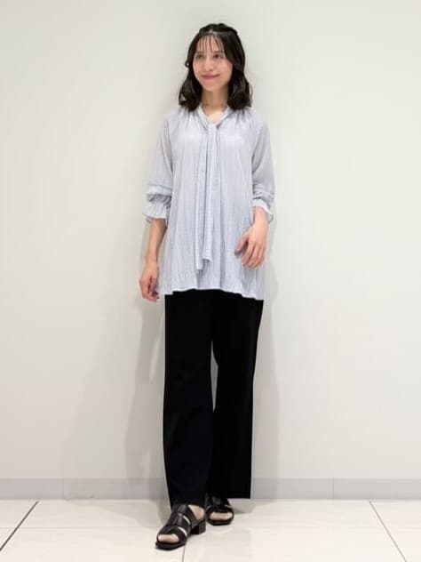 kayoさんの「INDIVI｜【洗える／シャーリング素材】ボリューム袖エアリーブラウス」を使ったコーディネート