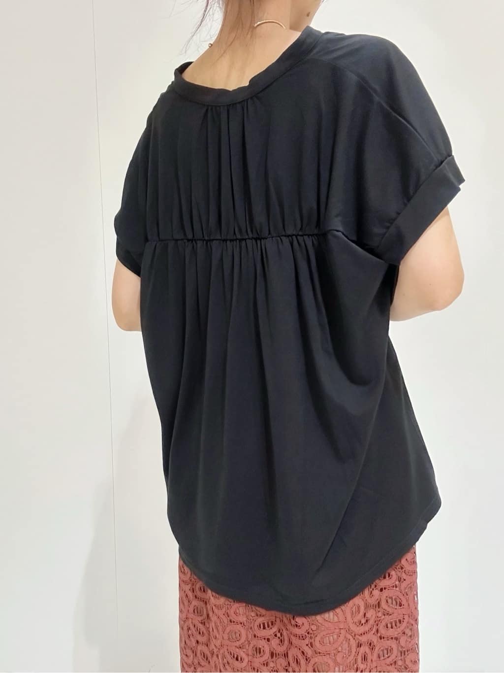 makiさんの「OPAQUE.CLIP｜スキッパーフレアカットソー【接触冷感／洗濯機洗い可】」を使ったコーディネート