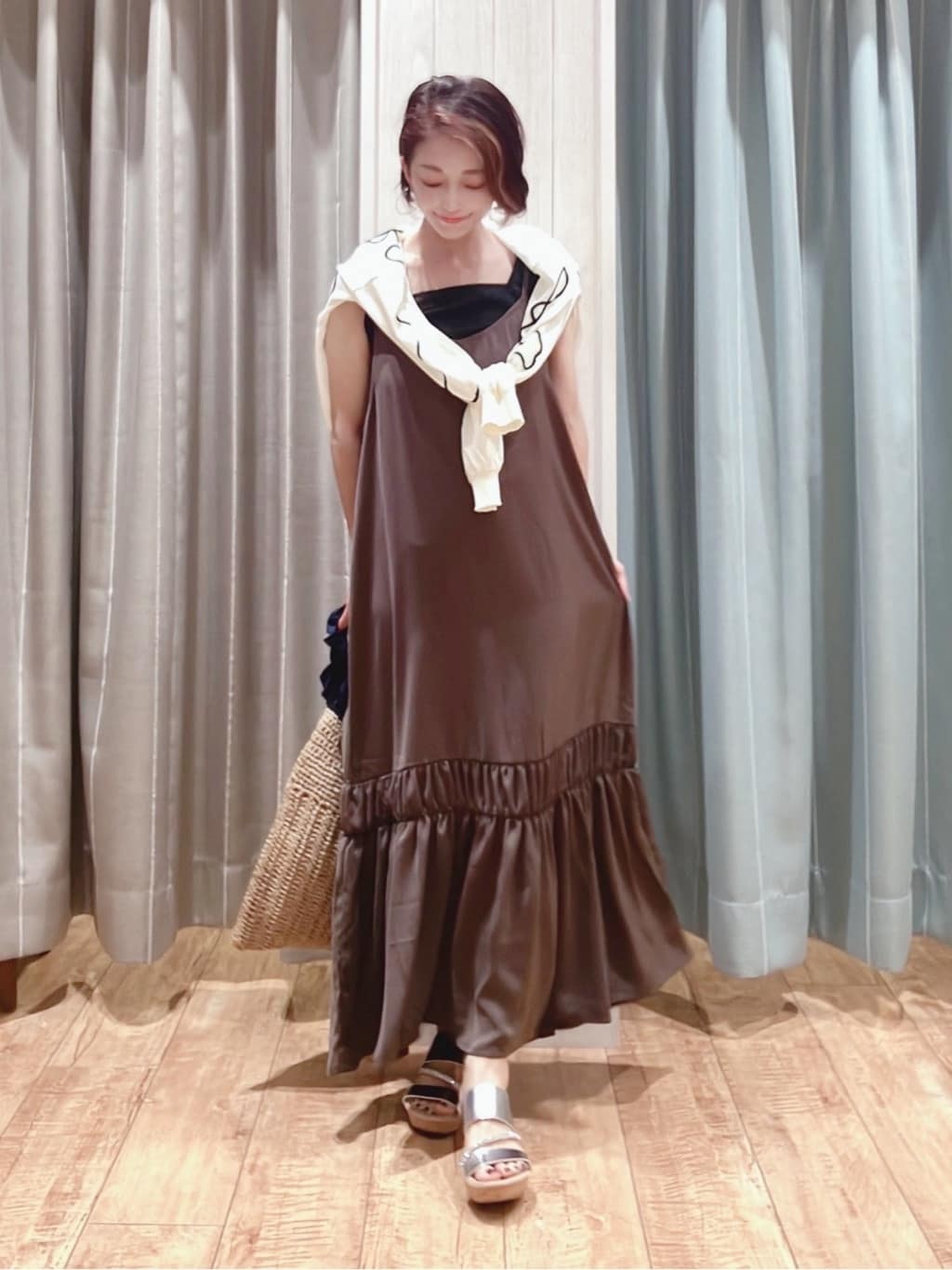 aaamiさんの「SHOO･LA･RUE｜ニュアンスデザインがこなれ見え 刺繍デザイン シアーカーディガン」を使ったコーディネート