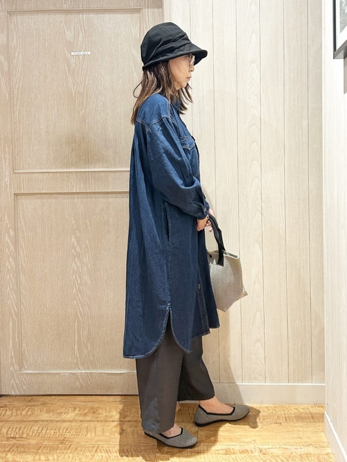 yukaさんの「SHOO･LA･RUE｜【S-LL】ロングシーズン活躍 デニムシャツワンピース」を使ったコーディネート