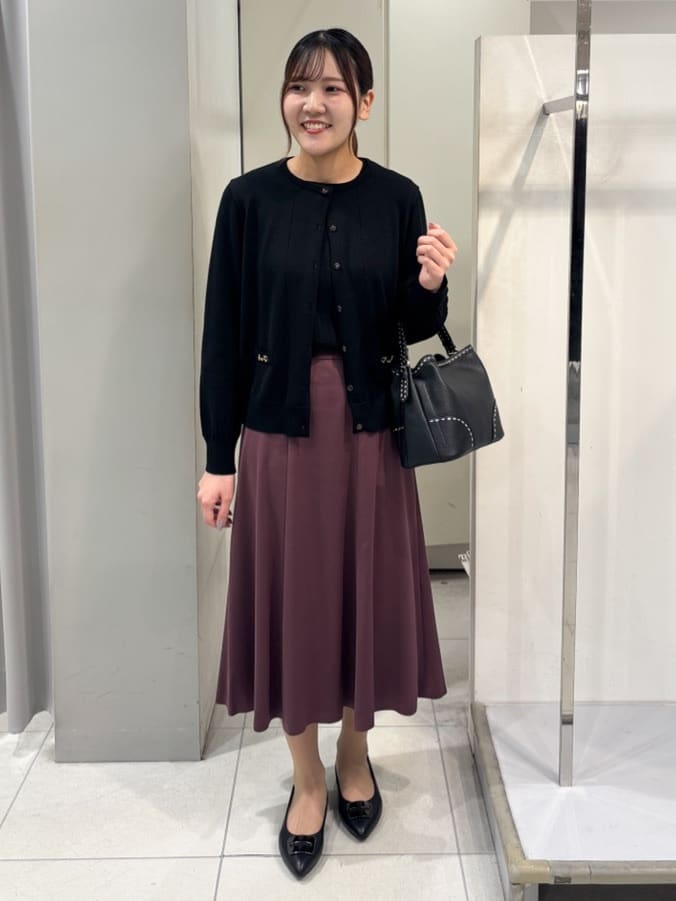 yuiさんの「Reflect｜【WEB先行カラーあり／軽い羽織に◎／アンサンブル可】透かし柄カーディガン」を使ったコーディネート