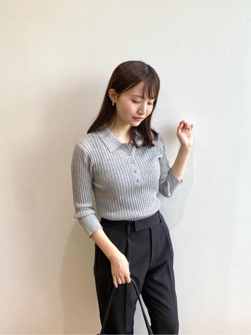 みさかさんの「index｜シアーリブ衿付きニット【洗濯機洗い可／抗ピル】」を使ったコーディネート