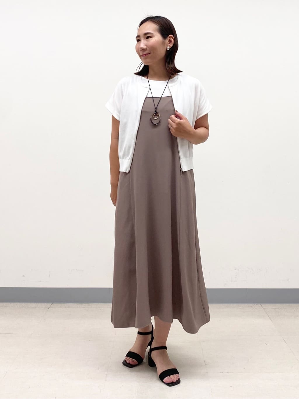 YUKARIさんの「INDIVI｜【UVケア】エアリージョーゼット キャミワンピース」を使ったコーディネート