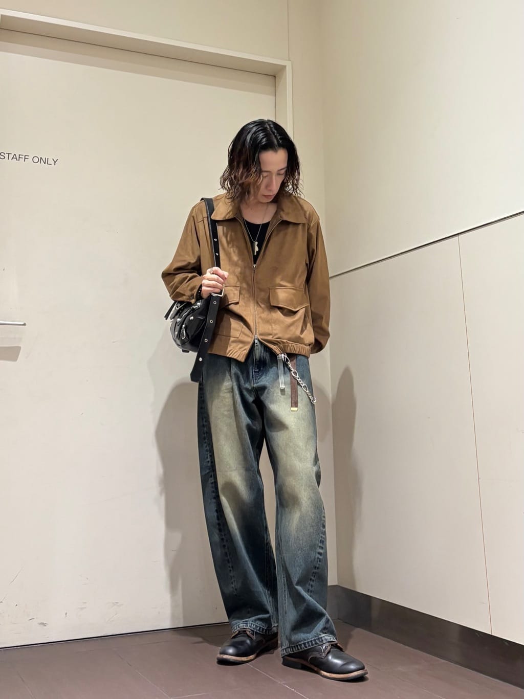 ナノシーさんの「tk.TAKEO KIKUCHI｜バレルシルエットパンツ（デニム＆カラーパンツ）」を使ったコーディネート