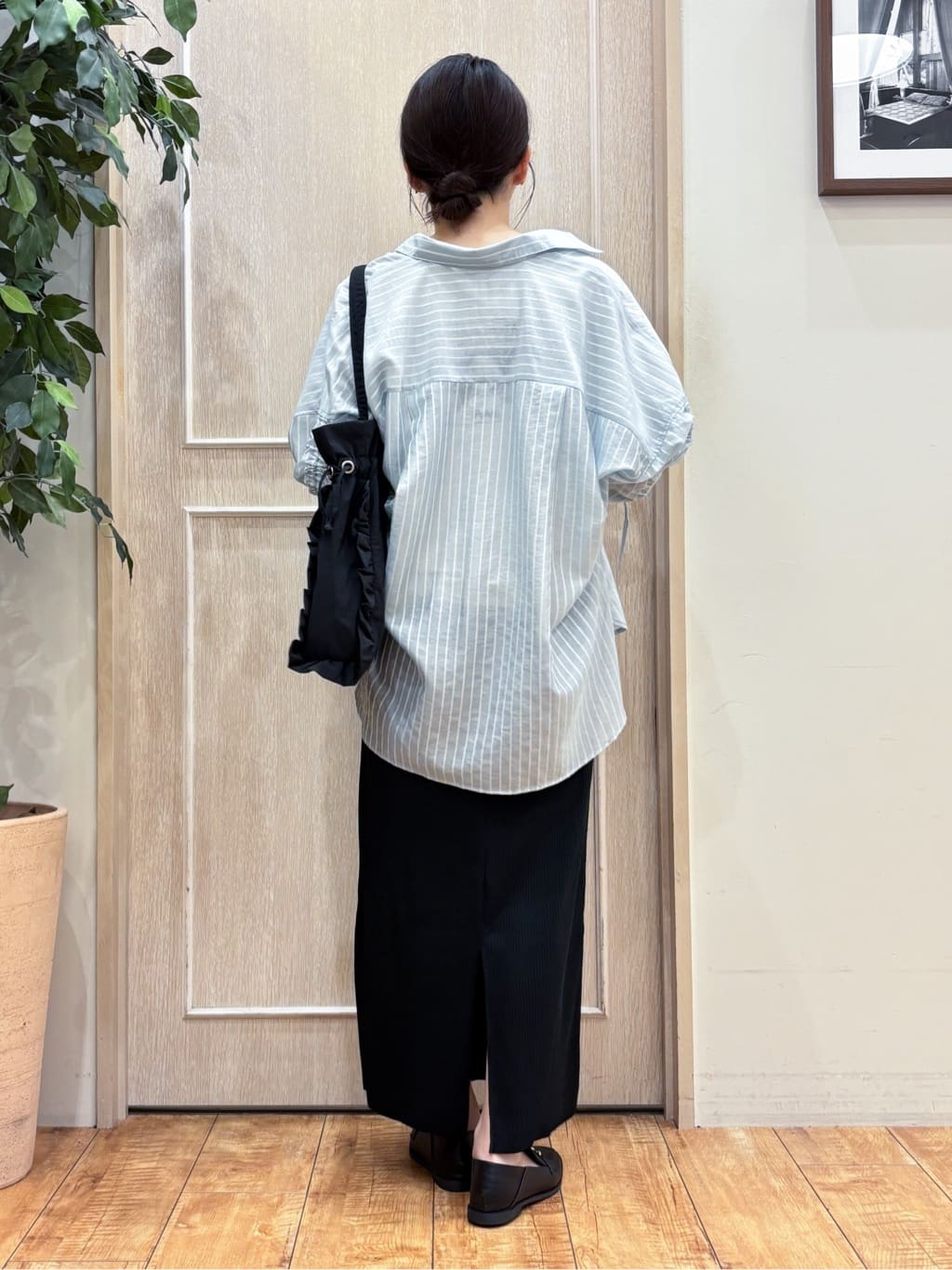 なみさんの「SHOO･LA･RUE｜【S-LL】程よい透け感 ストライプ柄 お袖ギャザーデザインシャツ」を使ったコーディネート