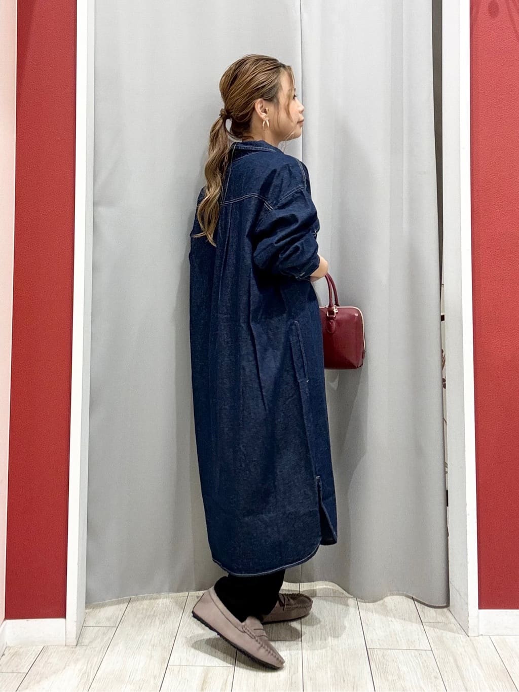 shioさんの「SHOO･LA･RUE｜【S-LL】ロングシーズン活躍 デニムシャツワンピース」を使ったコーディネート