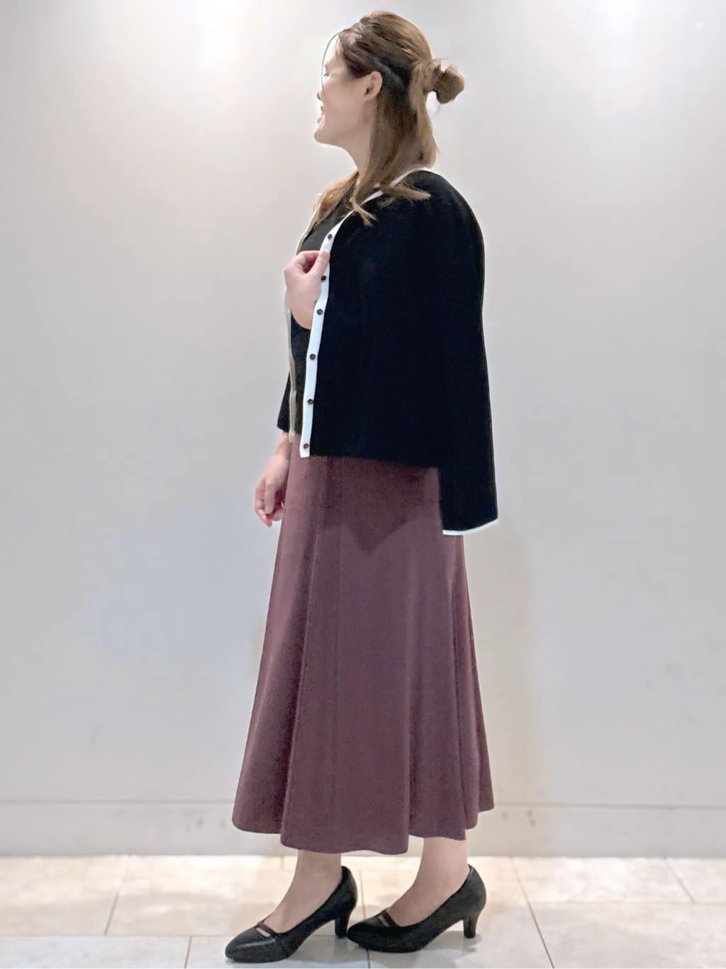 S&auml;K&iuml;さんの「Reflect｜【秋映え／単品使い◎／すっきり見え】ブローチ付きニットアンサンブル」を使ったコーディネート