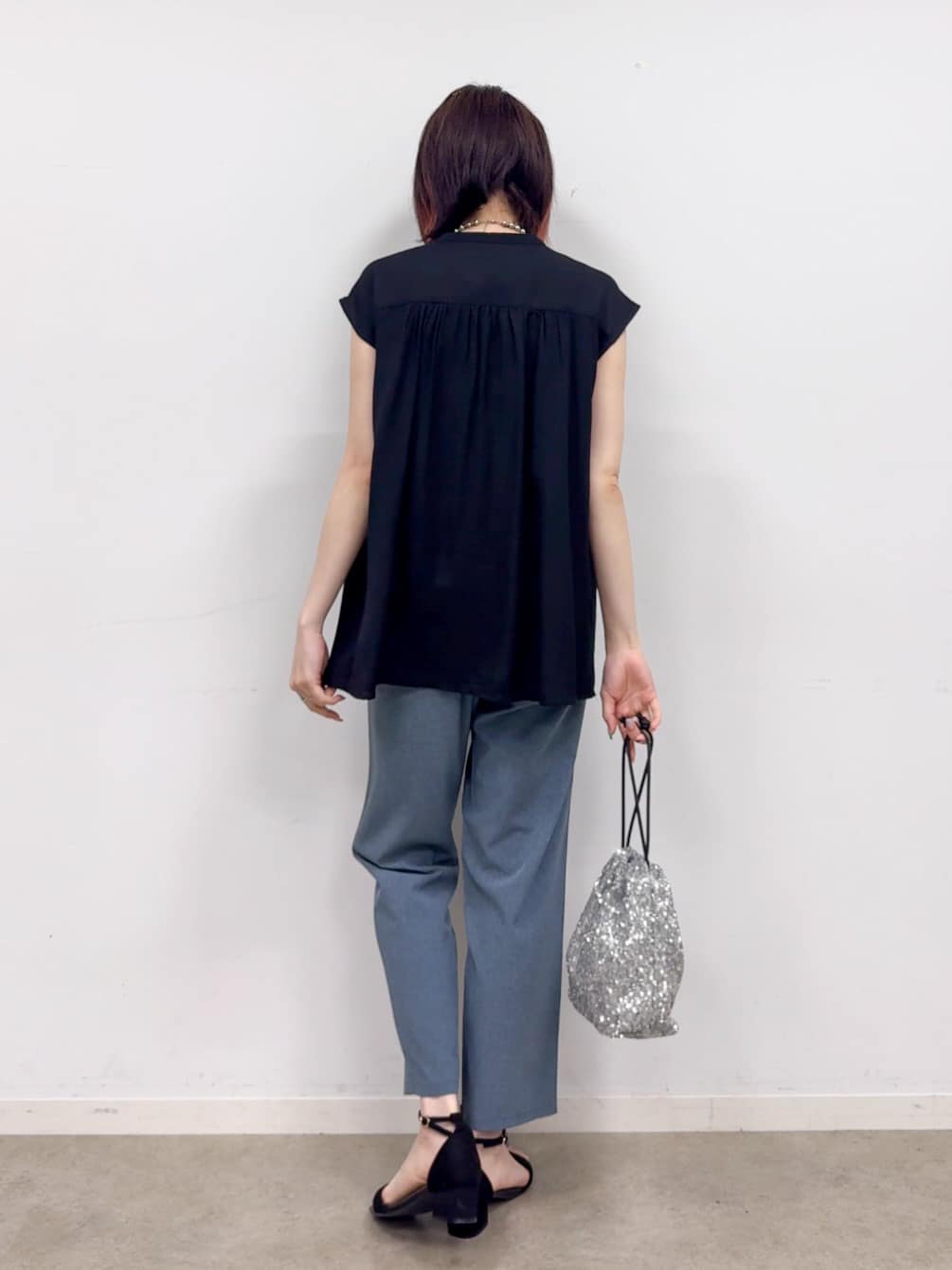 𝐜𝐡𝐢𝐤𝐚さんの「SHOO･LA･RUE｜【S-LL/洗濯後しわになりにくい】上品にきれい見え スラブギャザーブラウス」を使ったコーディネート