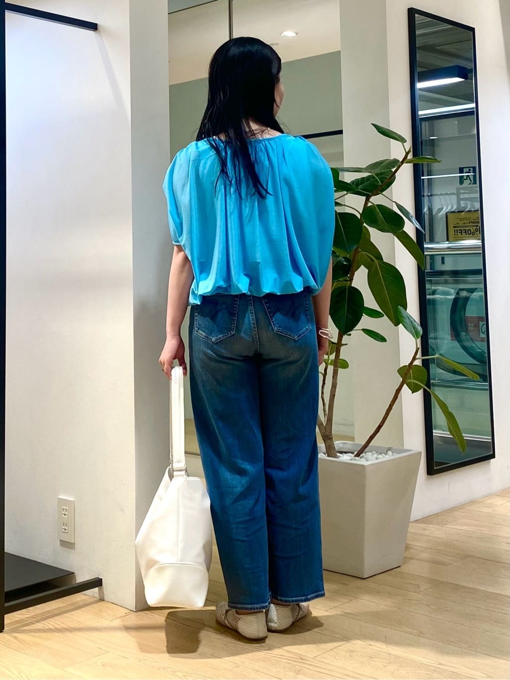 misakiさんの「INDIVI｜【洗える／体型カバー】シャーリングシアートップス」を使ったコーディネート