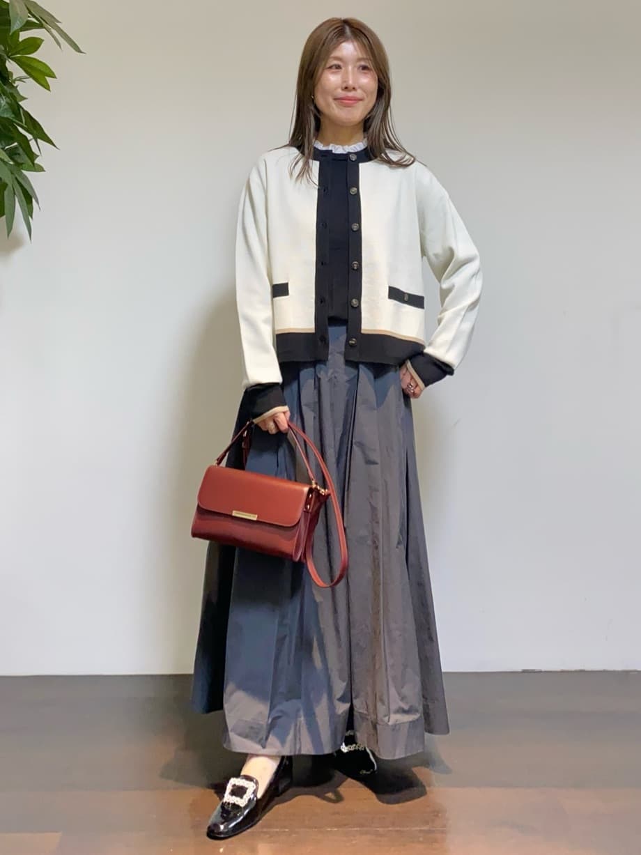 tomoさんの「UNTITLED｜【フリル取り外し可/きれいめエレガント】フリルシャツレイヤード風ニット」を使ったコーディネート