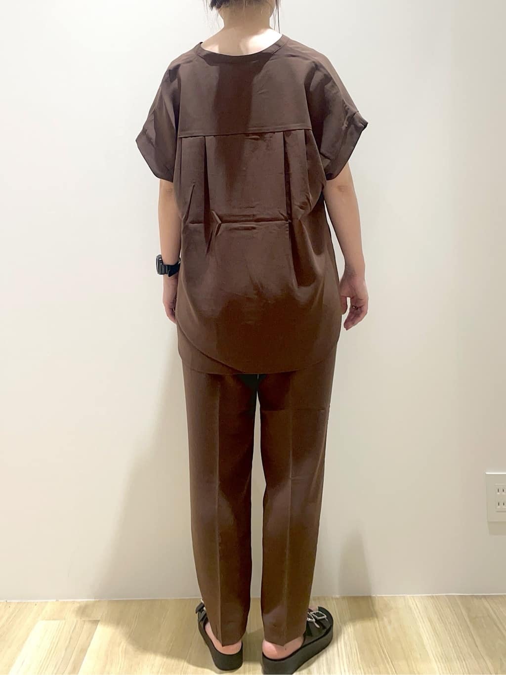 いなさんの「OPAQUE.CLIP｜《7色展開／SS-LLサイズ》ストレッチスキッパーブラウス／セットアップ対応【洗濯機洗い可／防シワ】」を使ったコーディネート