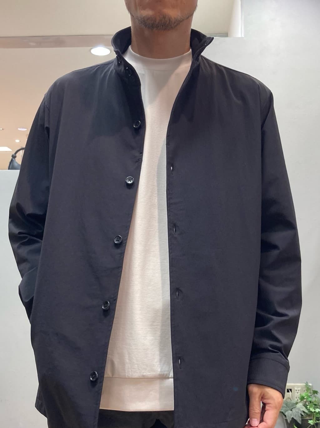シュンさんの「TAKEO KIKUCHI｜【3D ナイロン ストレッチ】スタンドカラー シャツブルゾン」を使ったコーディネート