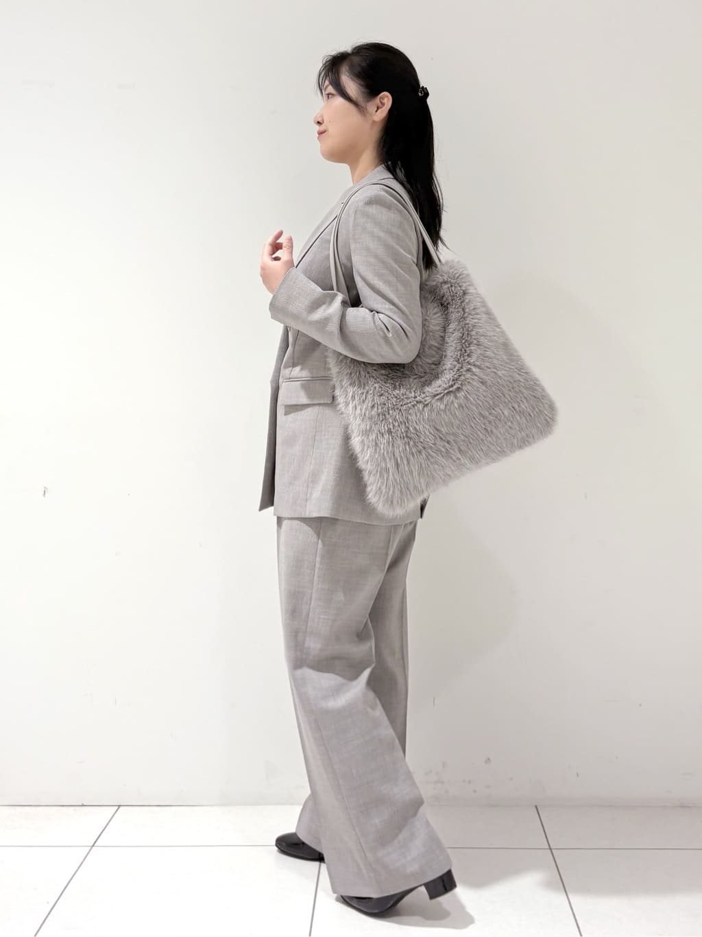 momokoさんの「INDIVI｜【洗える／セットアップ可能】凹凸ストレッチ素材ダブルジャケット」を使ったコーディネート