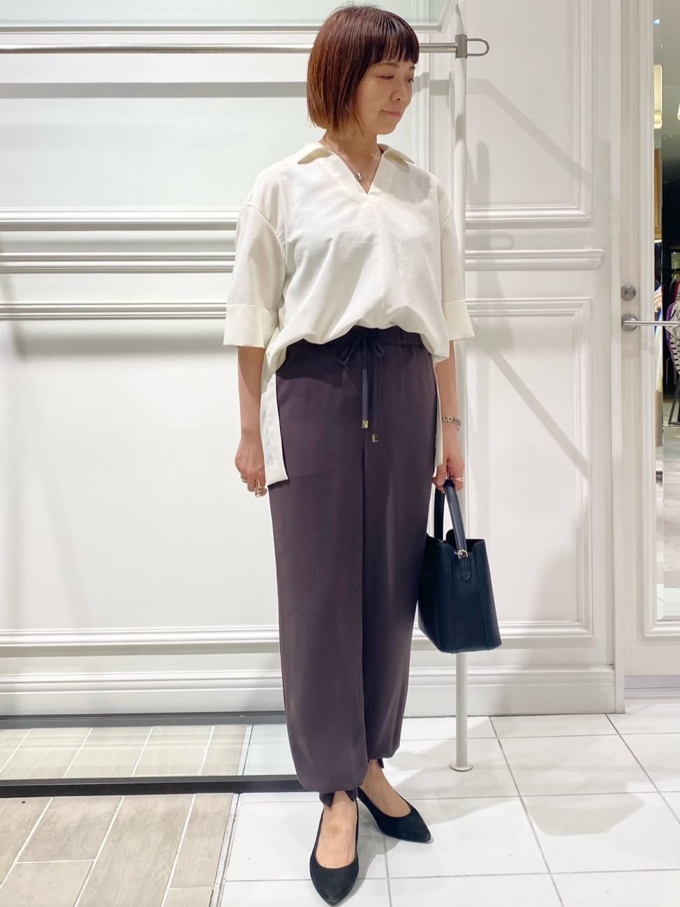 AKKOさんの「UNTITLED｜【UVカット/接触冷感/吸水速乾/ゆったり】V開きネックシャツ」を使ったコーディネート
