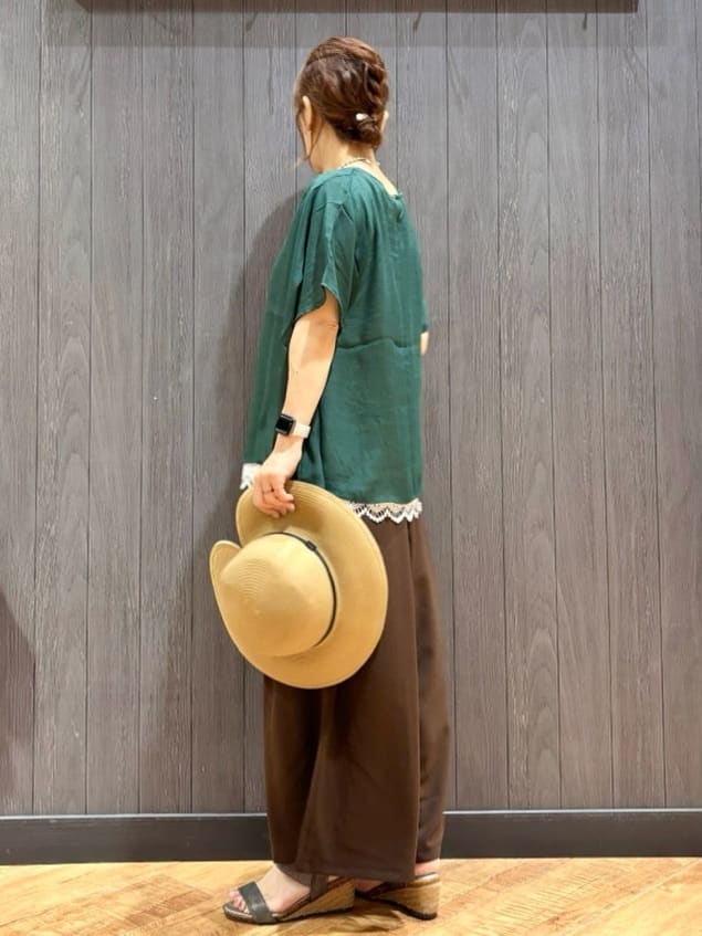 meiさんの「SHOO･LA･RUE｜【S-LL】着るだけで簡単にコーデが決まる レースレイヤード風ドルマントップス」を使ったコーディネート