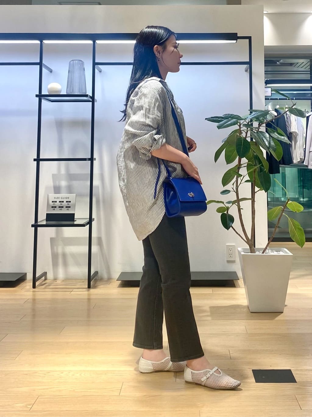 misakiさんの「INDIVI｜【体型カバー/SETUP可能】ジョーゼット　ドルマンブラウス」を使ったコーディネート