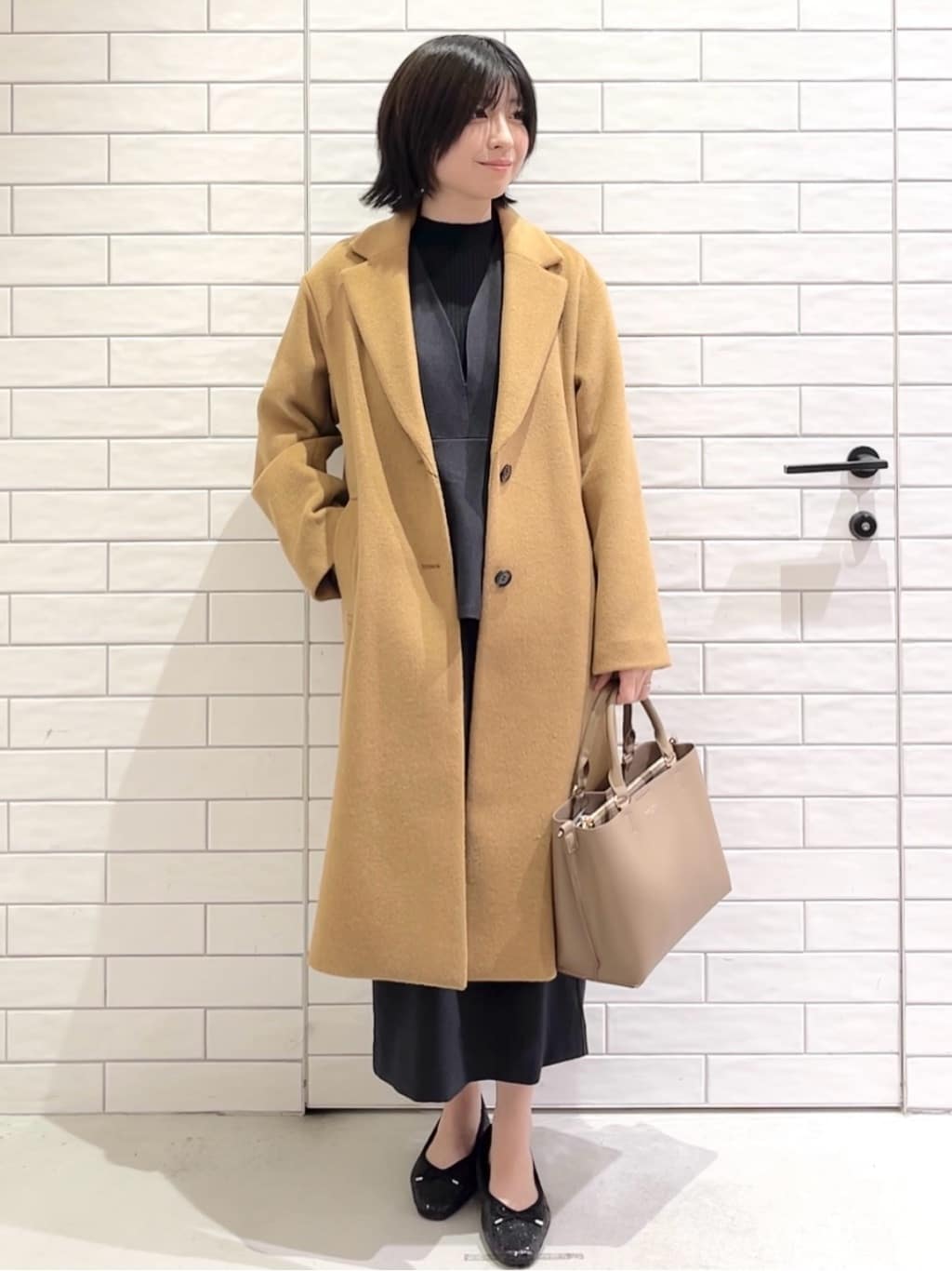 しおりさんの「OPAQUE.CLIP｜カシミヤブレンドウールチェスターコート」を使ったコーディネート