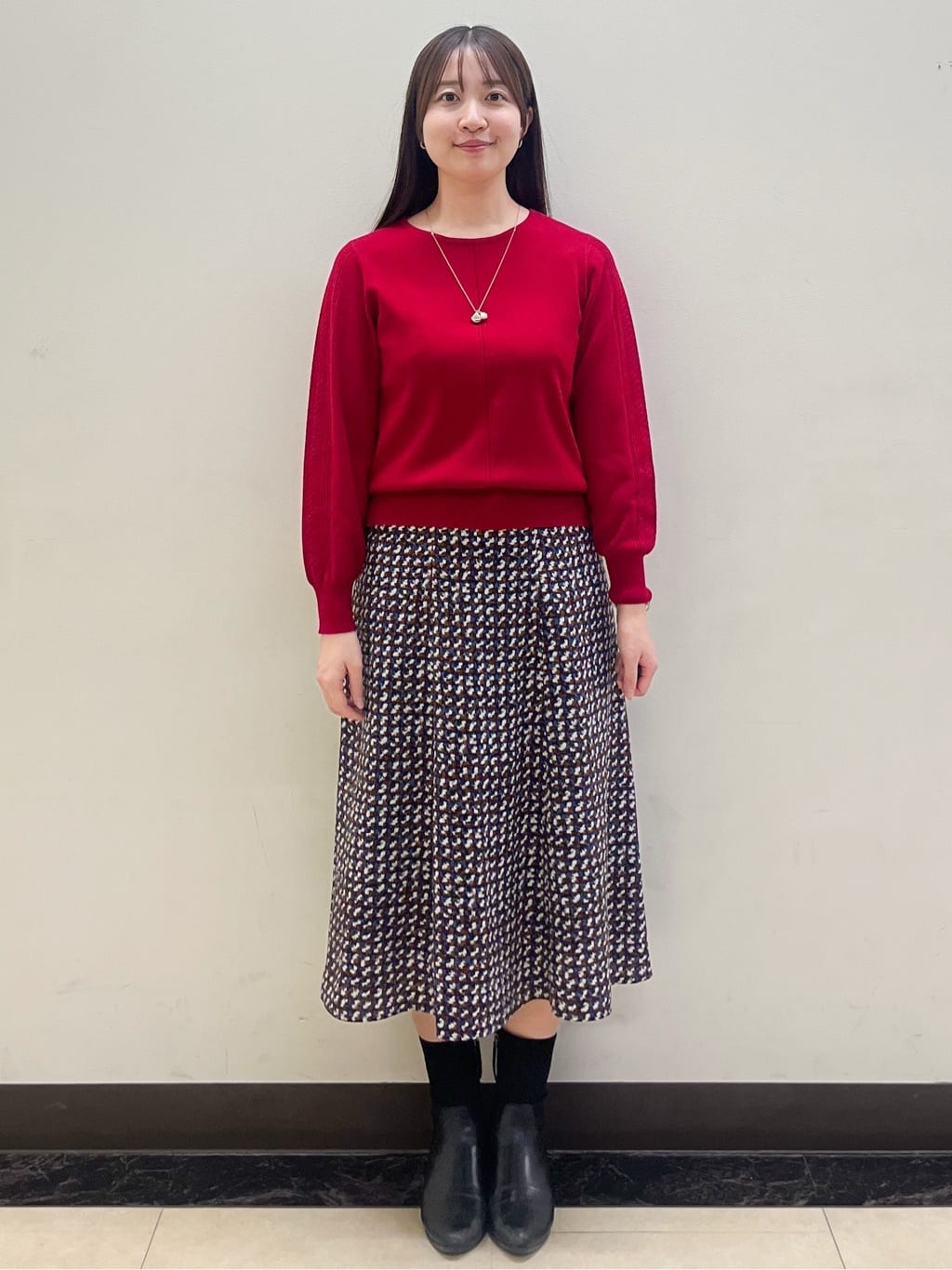 mikikoさんの「Reflect｜【ニットスタイルが華やかに◎】チドリ風プリントフレアスカート」を使ったコーディネート