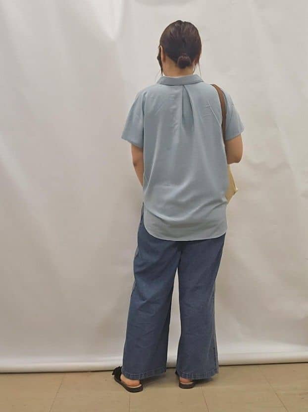 かなさんの「SHOO･LA･RUE｜【洗える/S-LL/プチプラ】さらっとすっきりきれい見え スキッパーブラウス」を使ったコーディネート