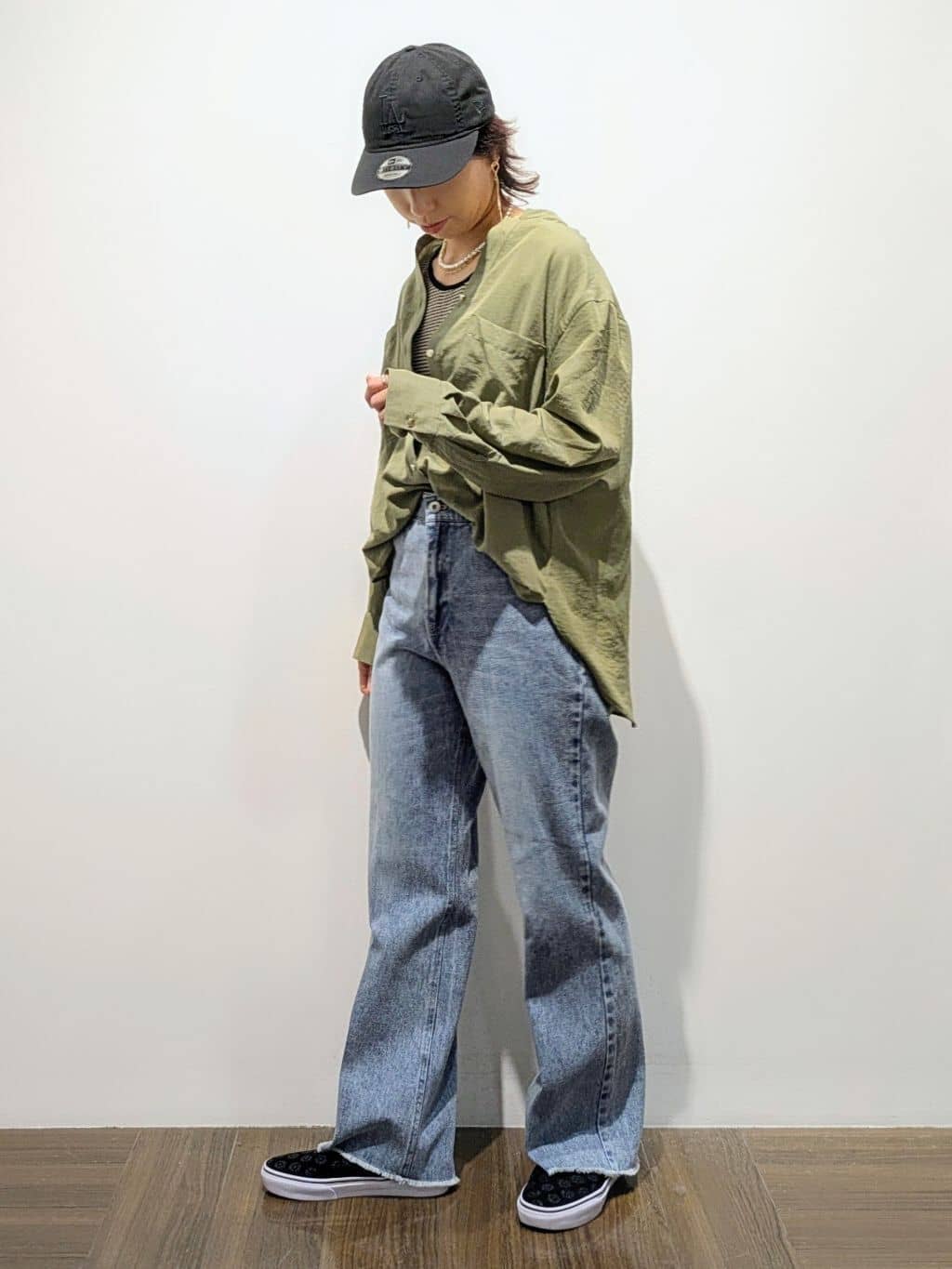 4410さんの「THE SHOP TK｜デニムフレアパンツ【洗濯機可】」を使ったコーディネート