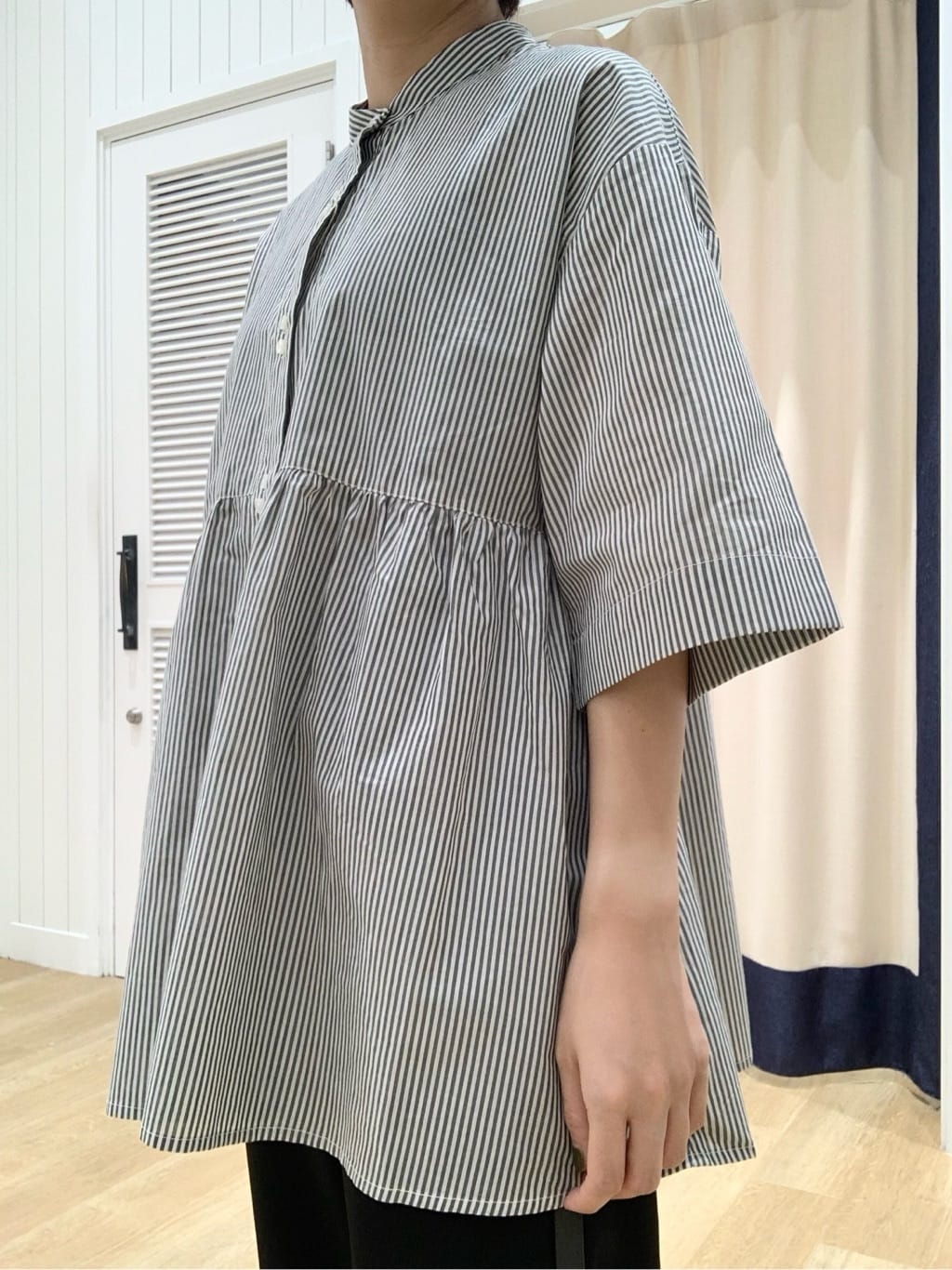 IMARIさんの「Dessin｜【洗える／体型カバー】バンドカラーペプラムブラウス」を使ったコーディネート