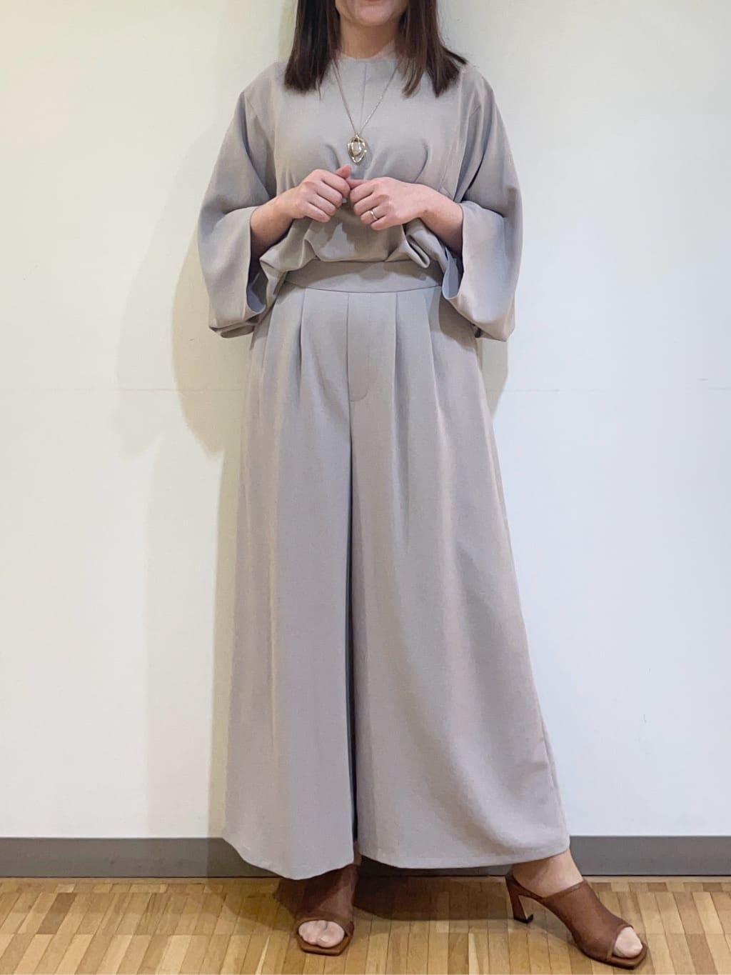 フナキさんの「UNTITLED｜◆ビッグトップネックレス」を使ったコーディネート