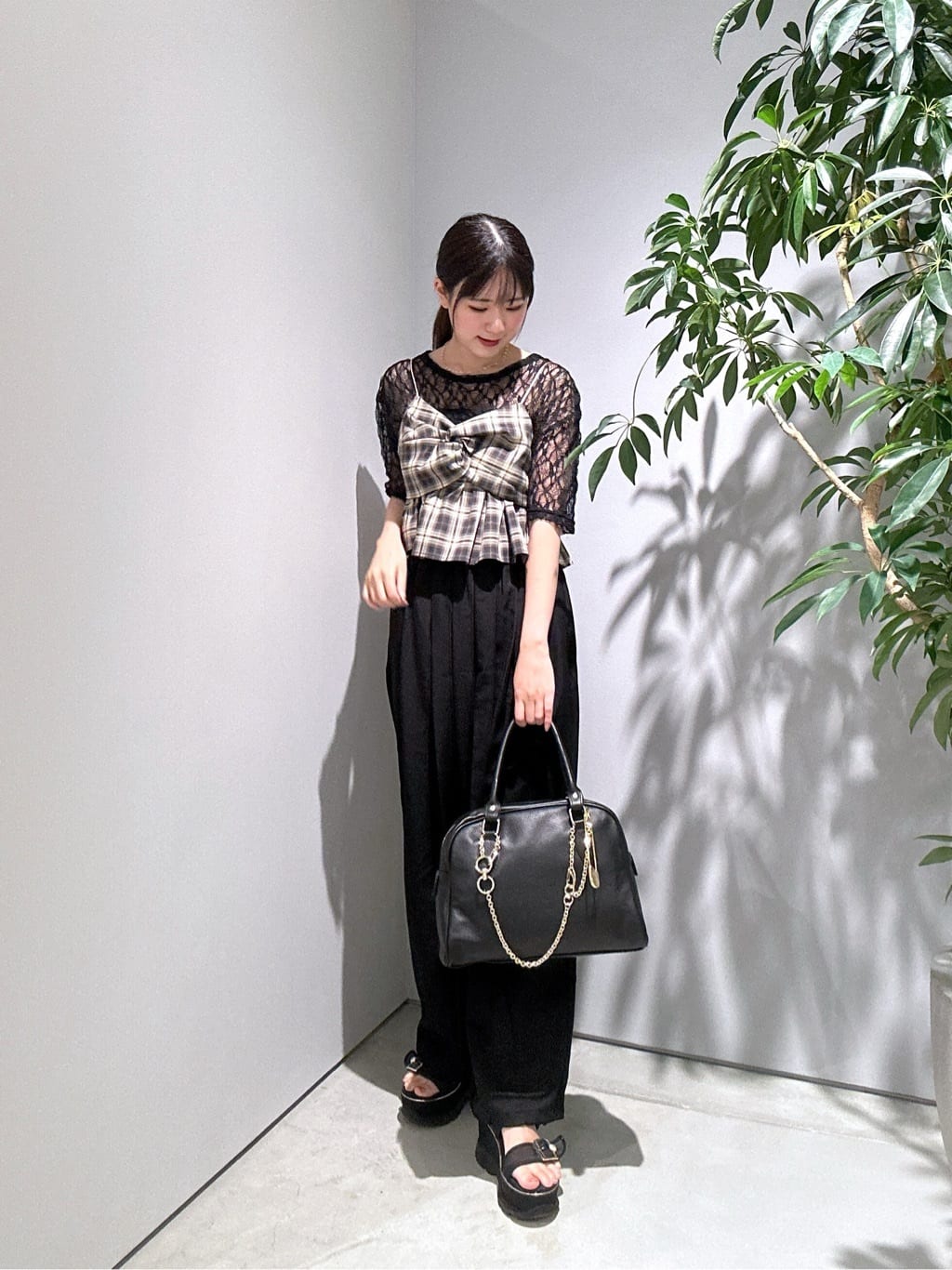 Renoさんの「INDIVI｜オンブレチェックビスチェ」を使ったコーディネート