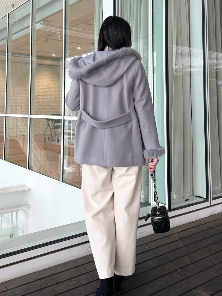 shinoさんの「Couture brooch｜【大人可愛い・フード取り外し可能】フードフェイクファー ハーフ丈コート」を使ったコーディネート