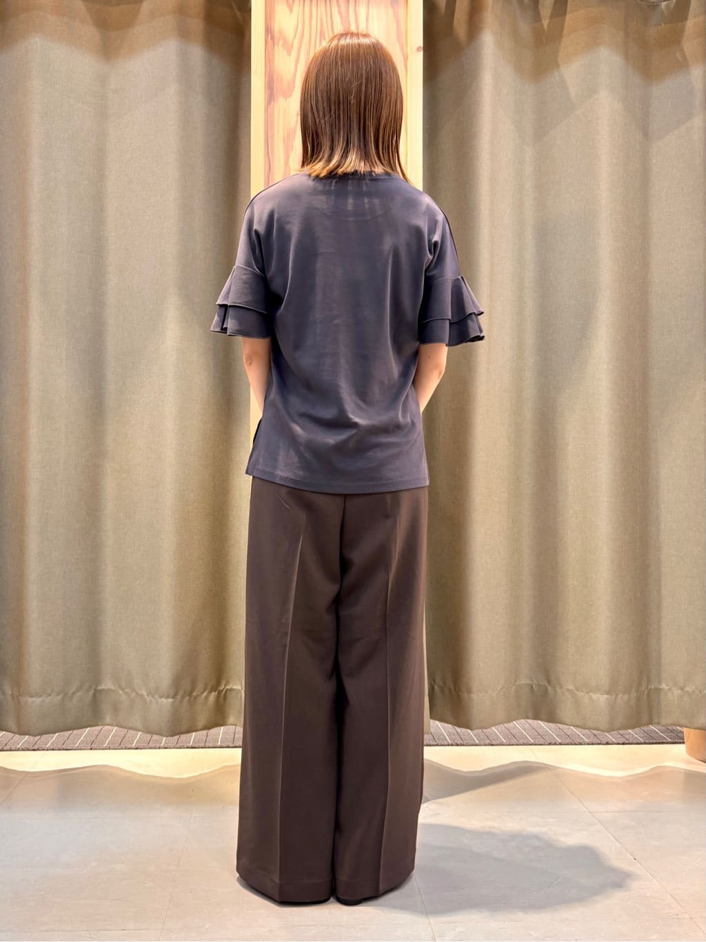 HaNeさんの「THE SHOP TK｜【汗染み防止】袖フリルTシャツ【UVカット/洗濯機OK】」を使ったコーディネート