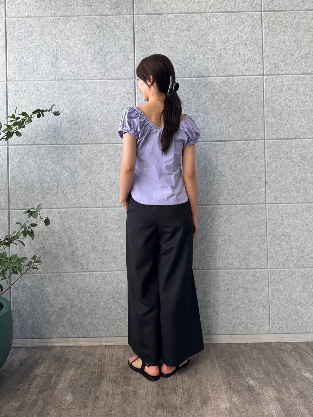 uchi__yamaさんの「CODE A｜sporty gathered blouse」を使ったコーディネート