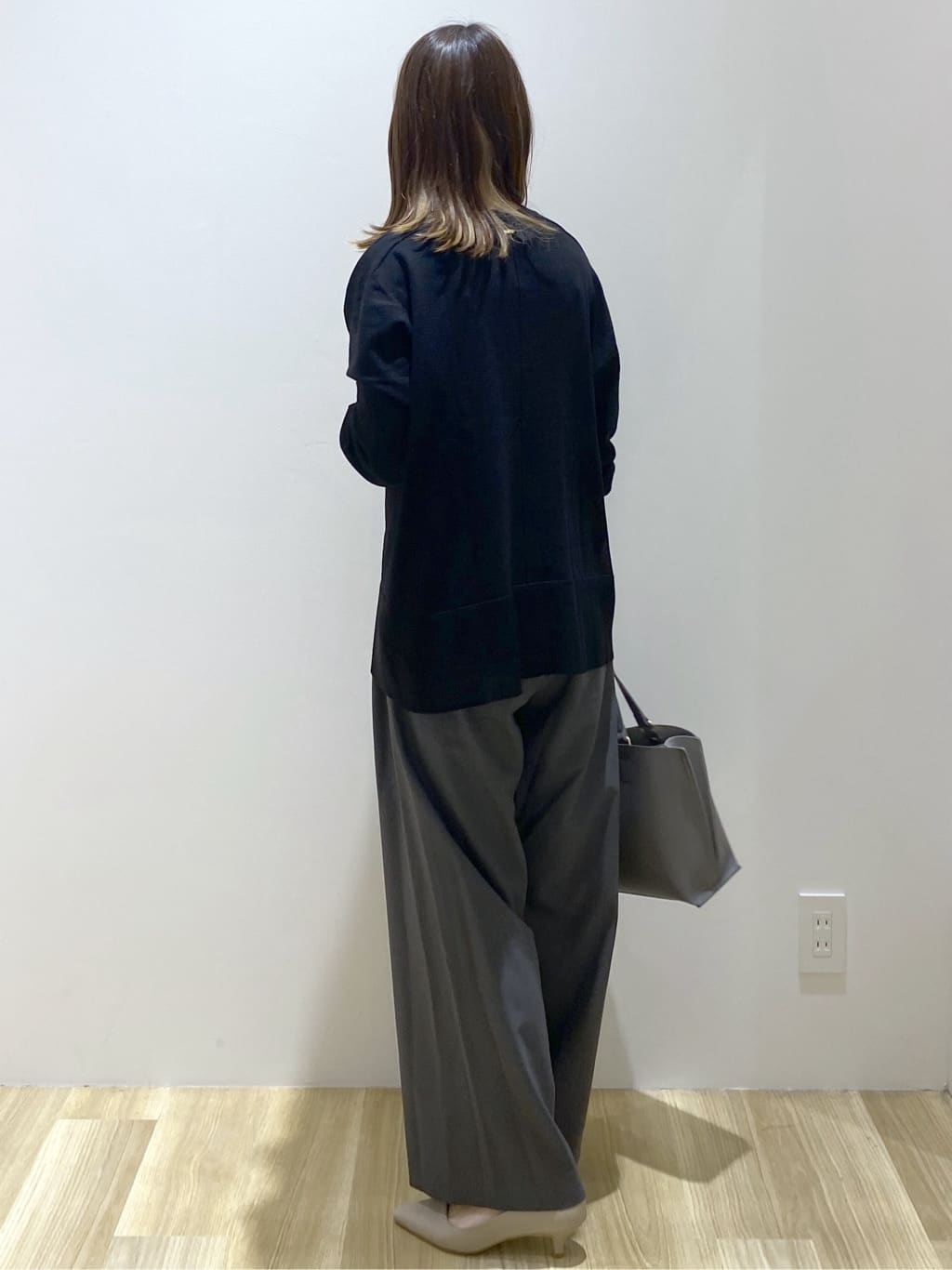えりさんの「OPAQUE.CLIP｜リラクシーVネックニット【洗濯機洗OK】《6col》」を使ったコーディネート
