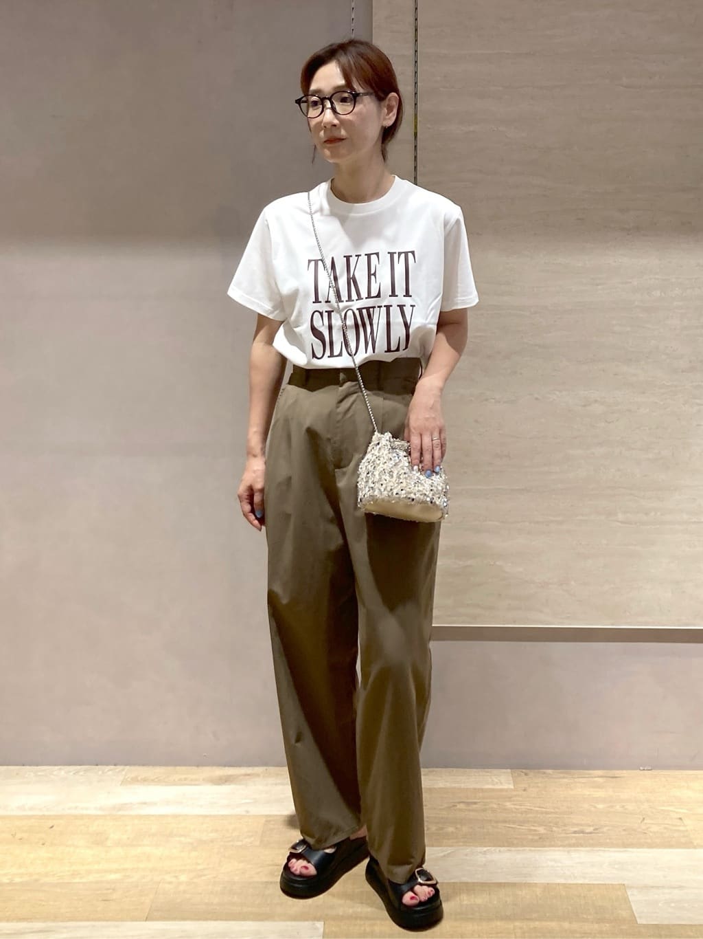 たけねぇさんの「OPAQUE.CLIP｜ロゴプリントTシャツ【洗濯機洗い可】」を使ったコーディネート
