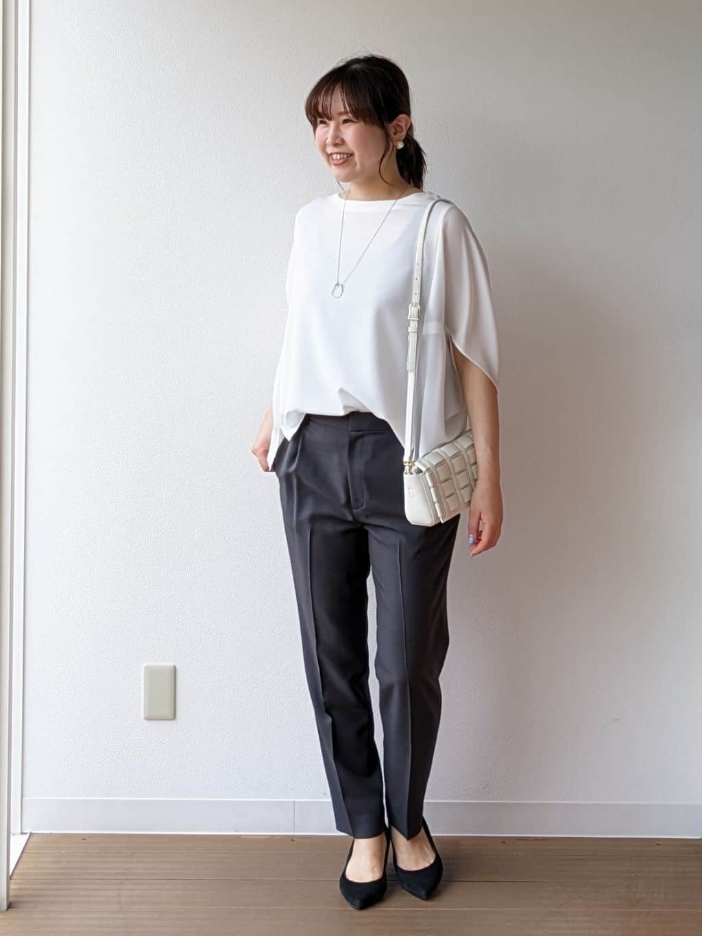 なみきさんの「UNTITLED｜【通勤スーツ】ライトウェイト テーパードパンツ」を使ったコーディネート