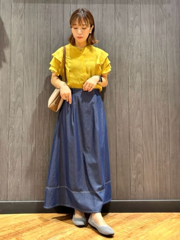 meiさんの「SHOO･LA･RUE｜【無地/ドット柄】お袖フリルが華やぐ きれいめブラウス」を使ったコーディネート