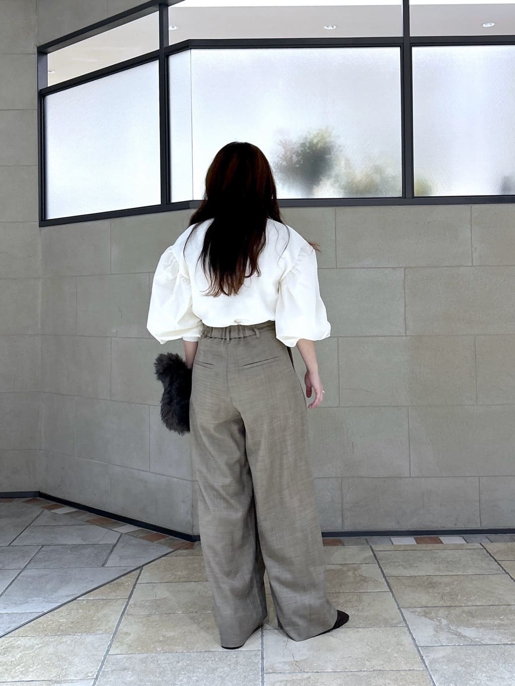 よねさんの「INDIVI｜【再入荷】ファブリックフォルムスリーブニット」を使ったコーディネート
