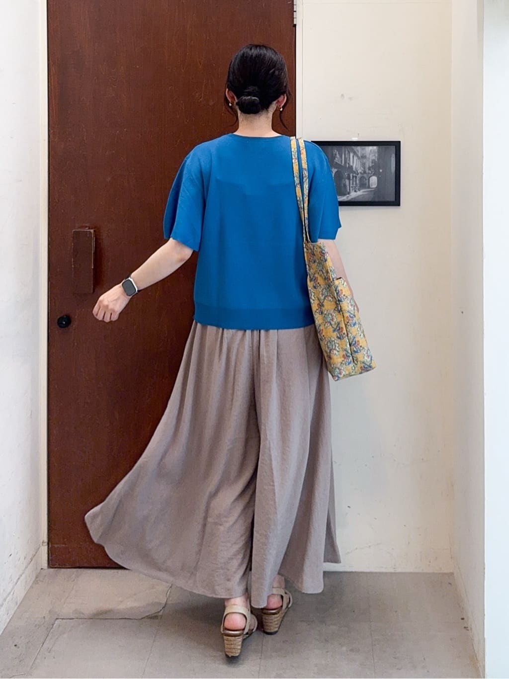 𝐇𝐢𝐫𝐨𝐦𝐢さんの「SHOO･LA･RUE｜【S-LL】二の腕はカバーして魅せる フレアスリーブニット」を使ったコーディネート