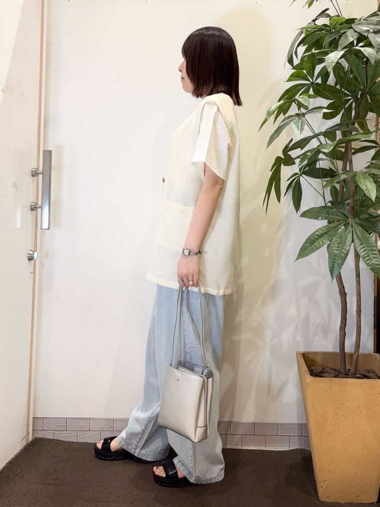 宗形さんの「SHOO･LA･RUE｜【S-LL】夏のレイヤードコーデに さらりと着られるメッシュジレ」を使ったコーディネート